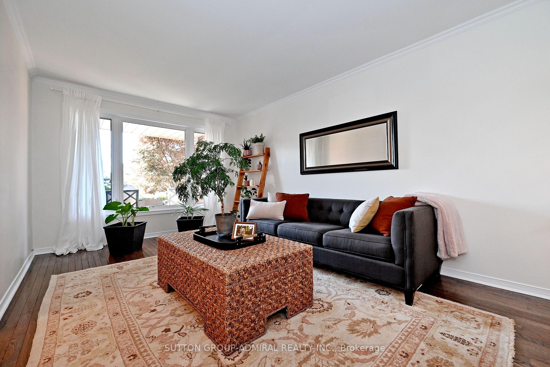Photo 7 of 62 Castlehill Road, Vaughan, Maple — HOMEH