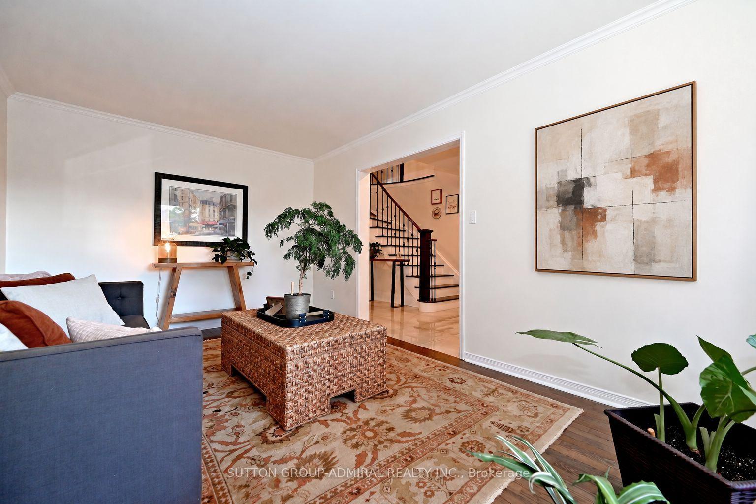 Photo 8 of 62 Castlehill Road, Vaughan, Maple — HOMEH
