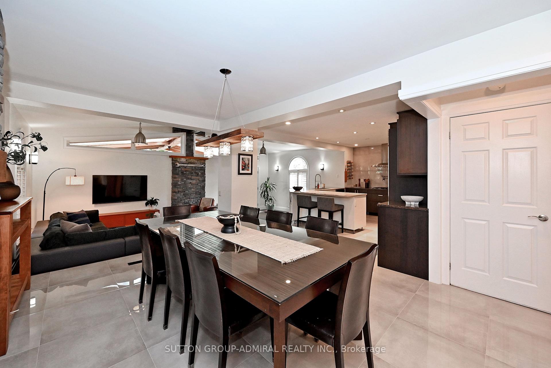 Photo 9 of 62 Castlehill Road, Vaughan, Maple — HOMEH