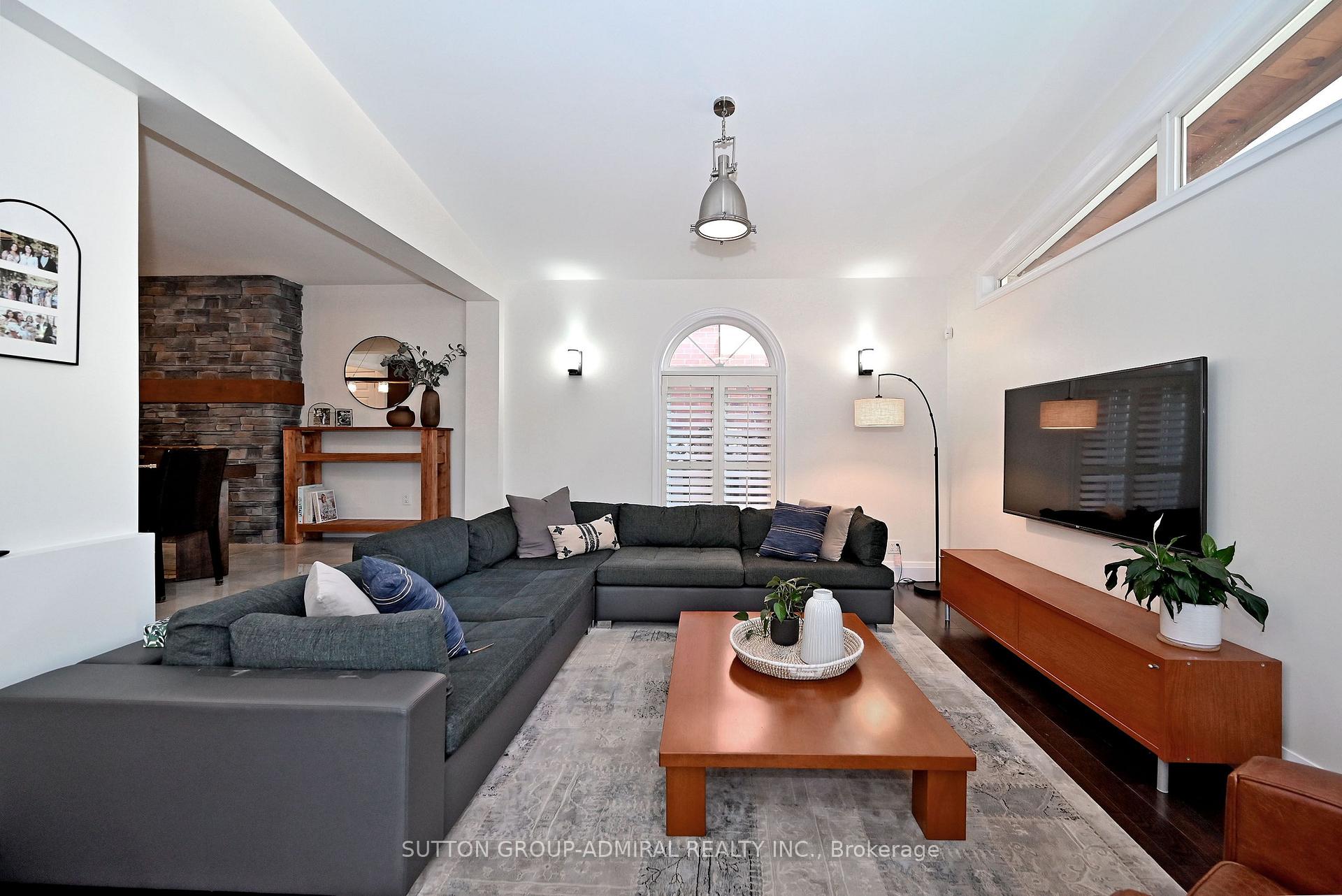 Photo 11 of 62 Castlehill Road, Vaughan, Maple — HOMEH