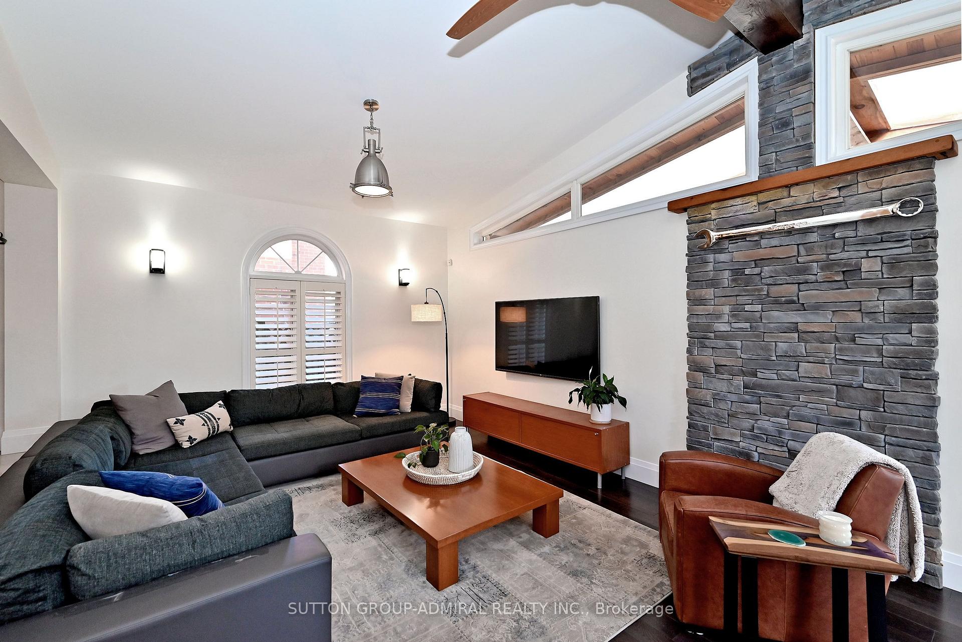 Photo 13 of 62 Castlehill Road, Vaughan, Maple — HOMEH