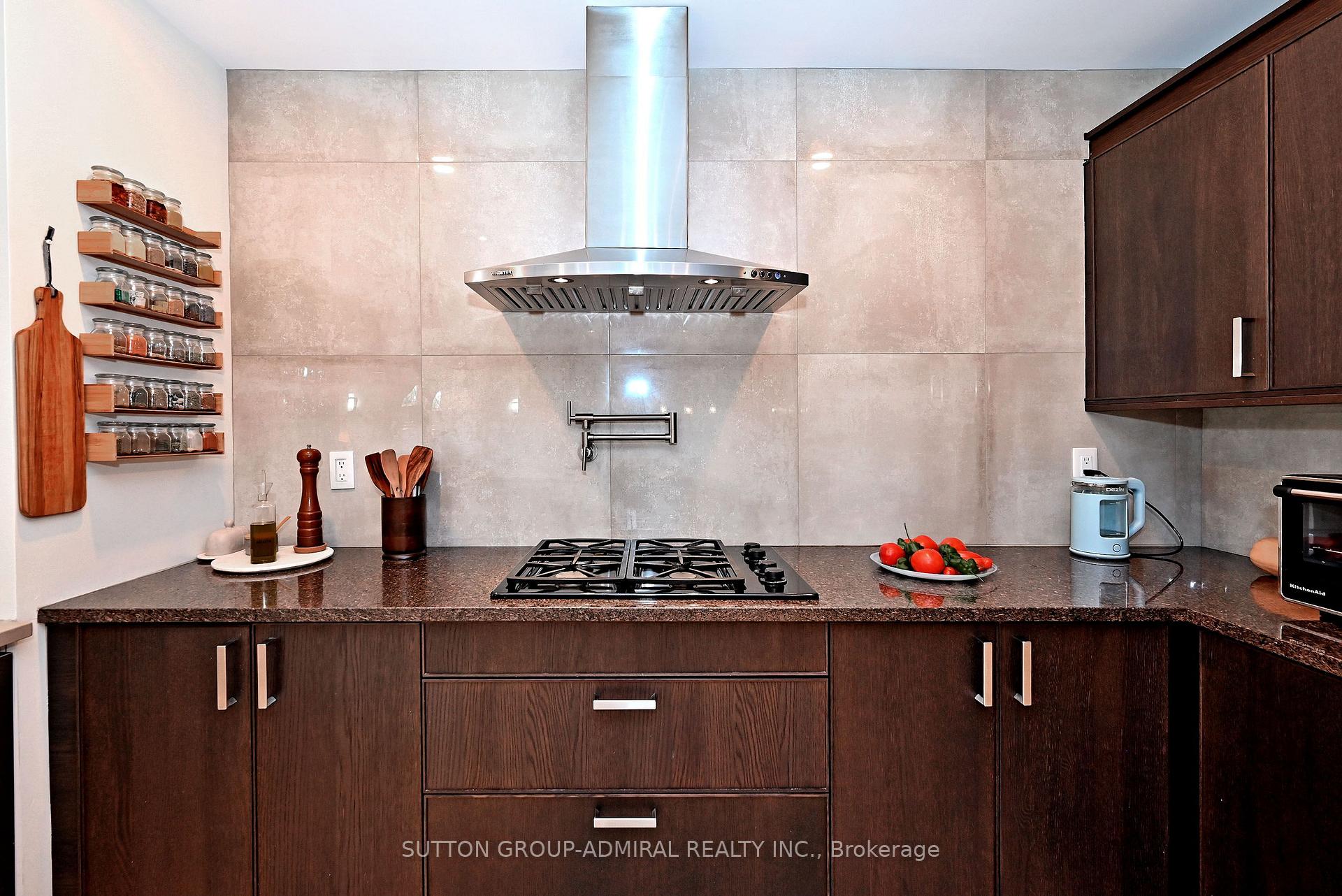 Photo 18 of 62 Castlehill Road, Vaughan, Maple — HOMEH