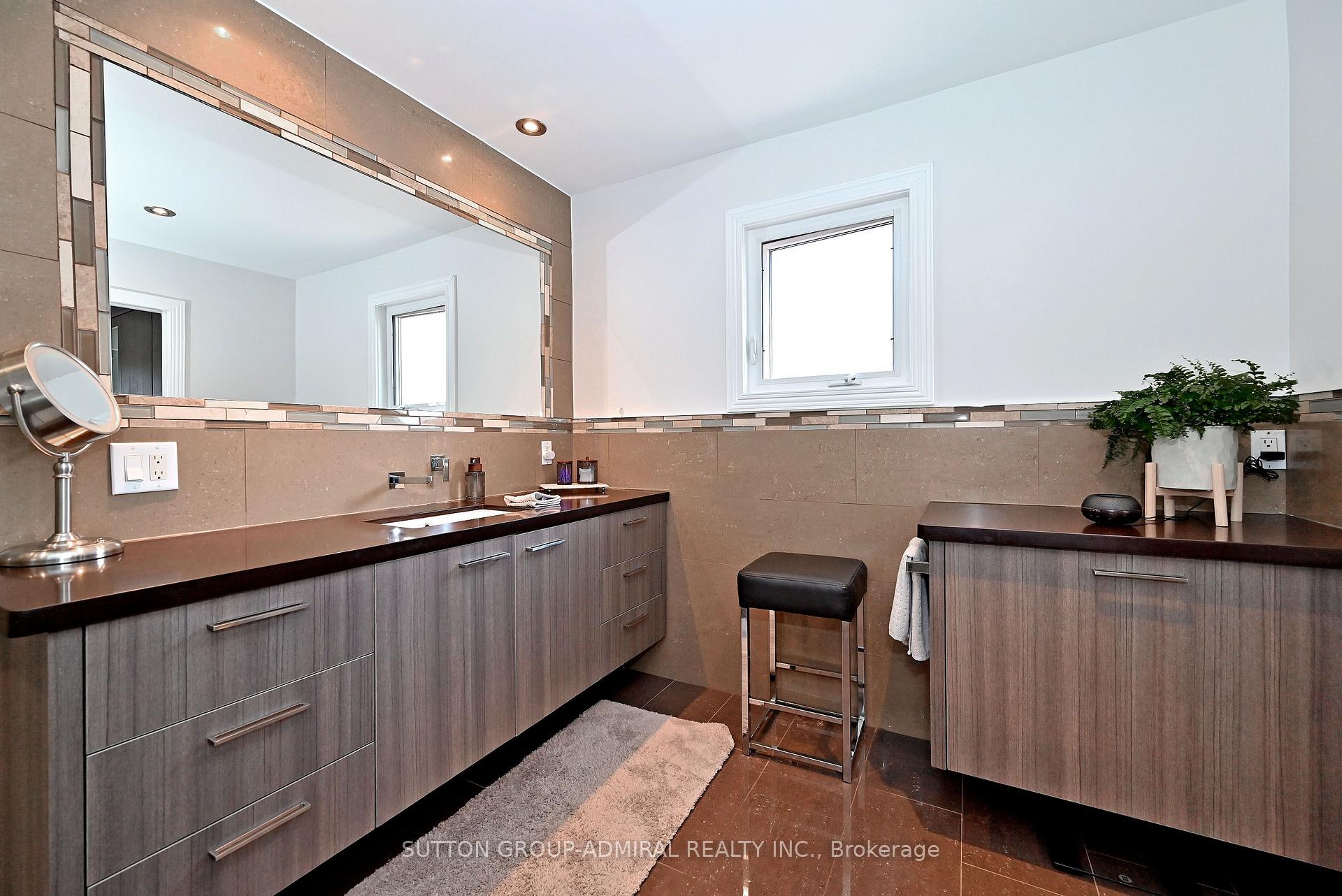 Photo 32 of 62 Castlehill Road, Vaughan, Maple — HOMEH