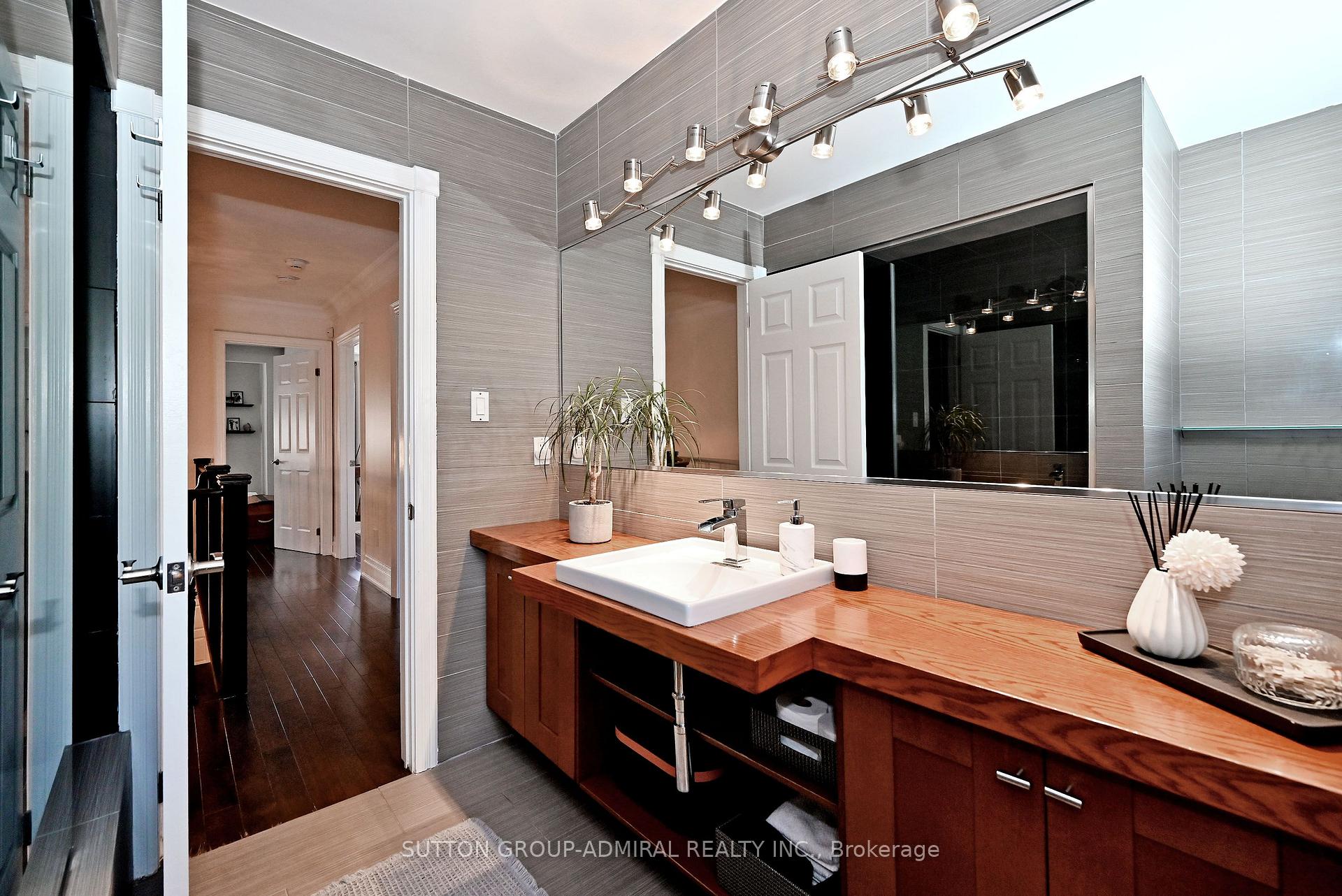 Photo 38 of 62 Castlehill Road, Vaughan, Maple — HOMEH