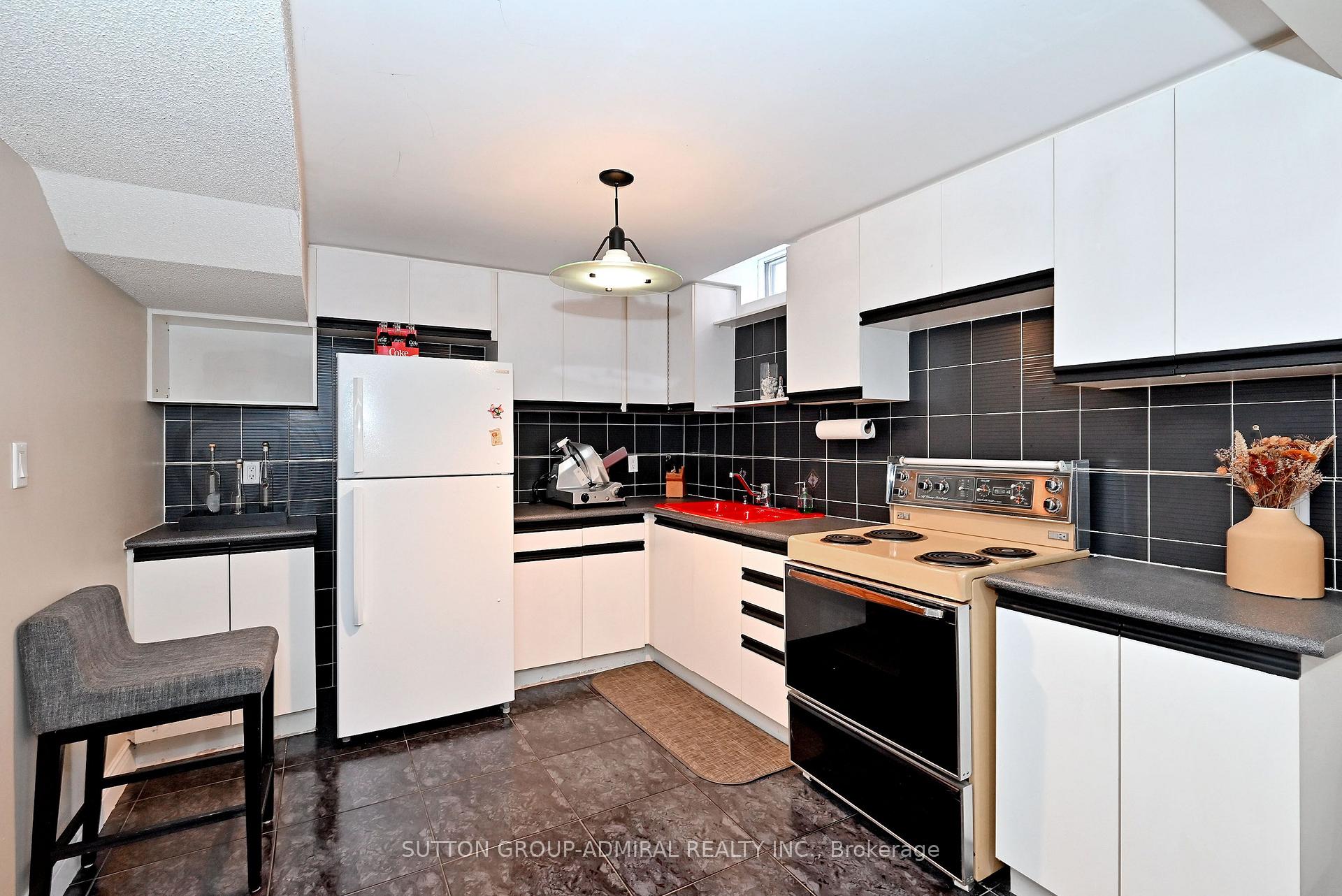 Photo 42 of 62 Castlehill Road, Vaughan, Maple — HOMEH
