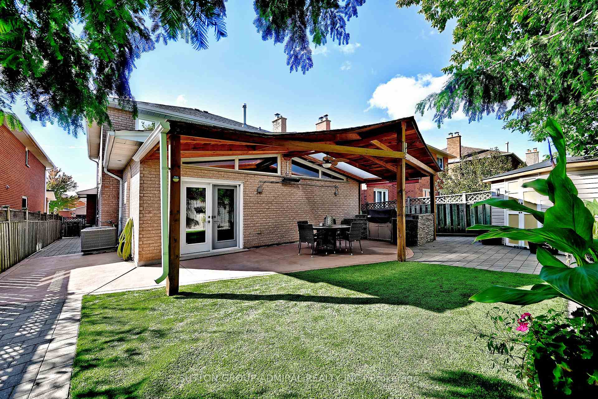 Photo 43 of 62 Castlehill Road, Vaughan, Maple — HOMEH