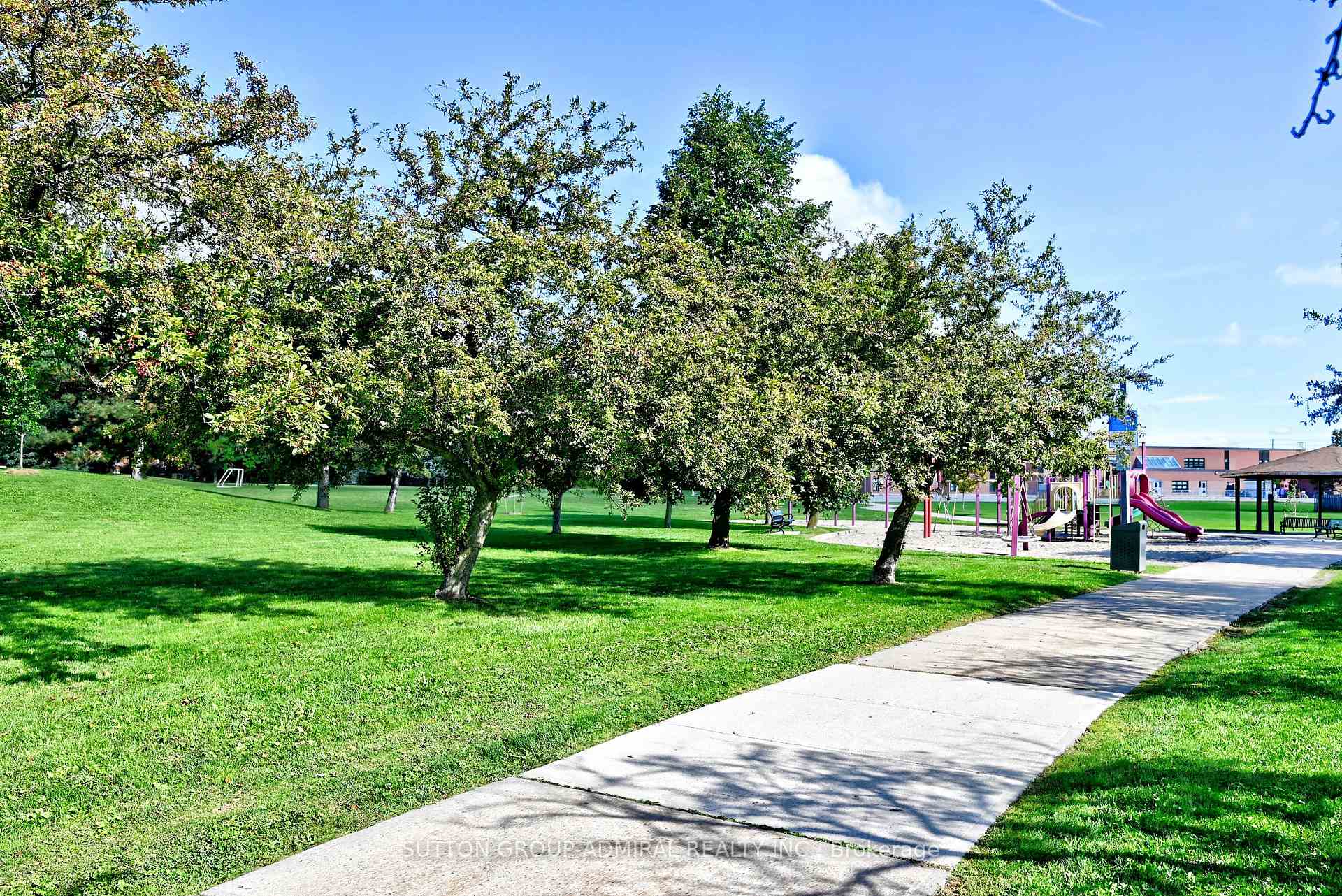 Photo 49 of 62 Castlehill Road, Vaughan, Maple — HOMEH