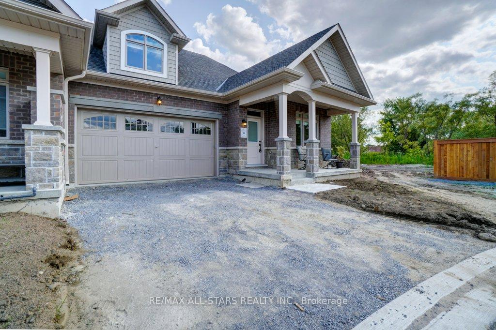 Photo 3 of 34 Hildred Cushing Way, Uxbridge — HOMEH