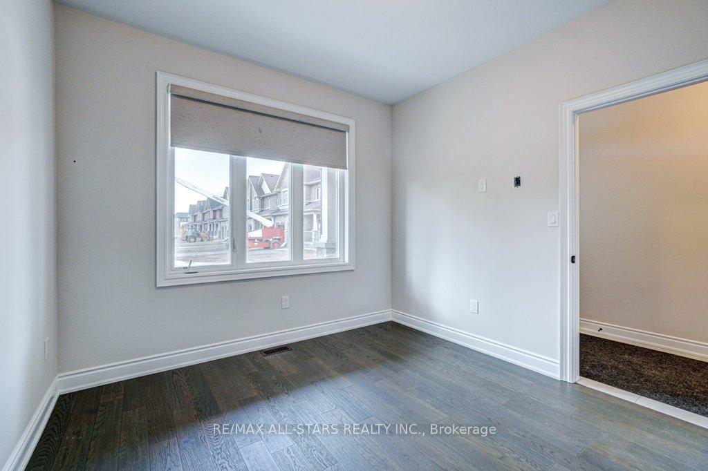 Photo 5 of 34 Hildred Cushing Way, Uxbridge — HOMEH