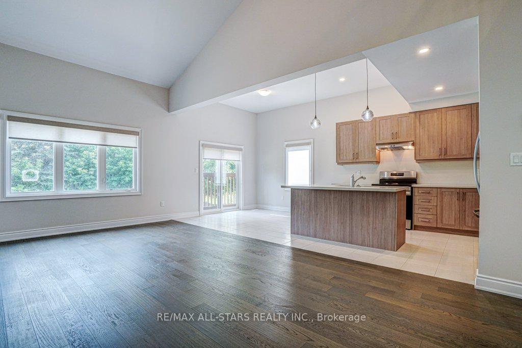 Photo 11 of 34 Hildred Cushing Way, Uxbridge — HOMEH