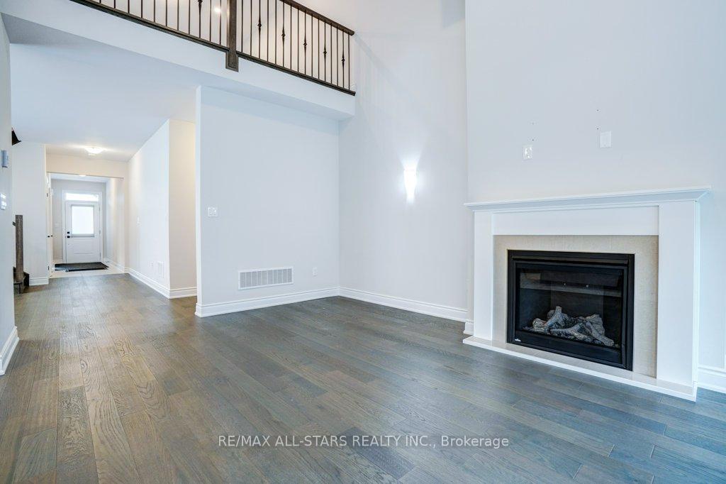 Photo 13 of 34 Hildred Cushing Way, Uxbridge — HOMEH