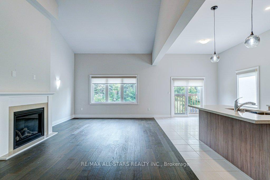 Photo 14 of 34 Hildred Cushing Way, Uxbridge — HOMEH