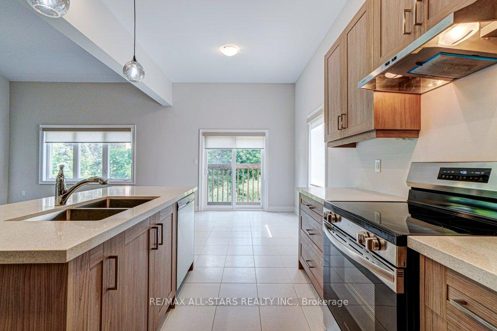 Photo 18 of 34 Hildred Cushing Way, Uxbridge — HOMEH