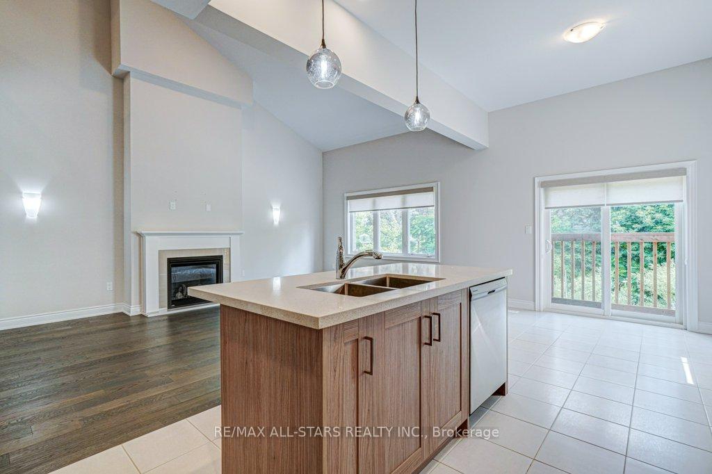 Photo 19 of 34 Hildred Cushing Way, Uxbridge — HOMEH