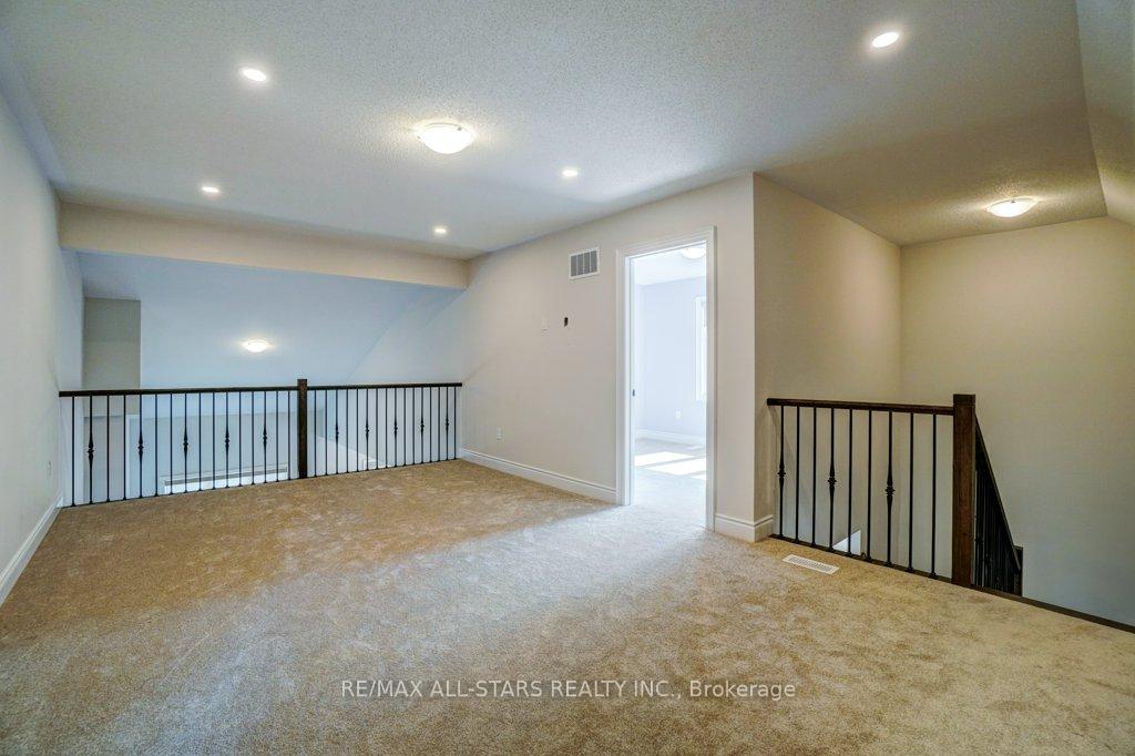 Photo 26 of 34 Hildred Cushing Way, Uxbridge — HOMEH
