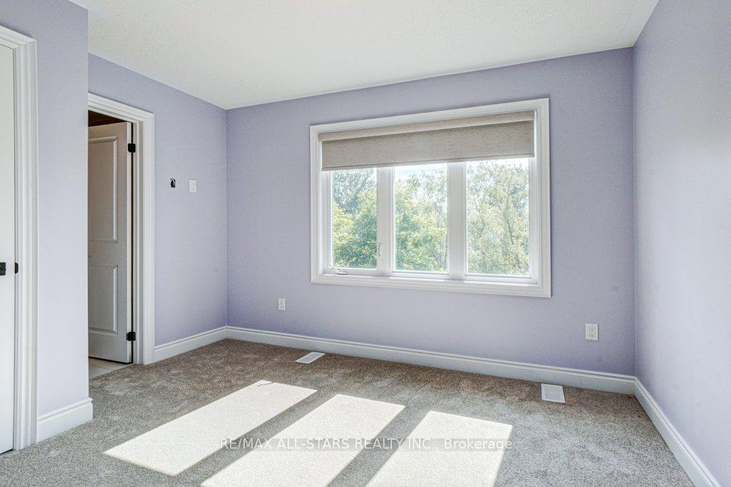 Photo 31 of 34 Hildred Cushing Way, Uxbridge — HOMEH