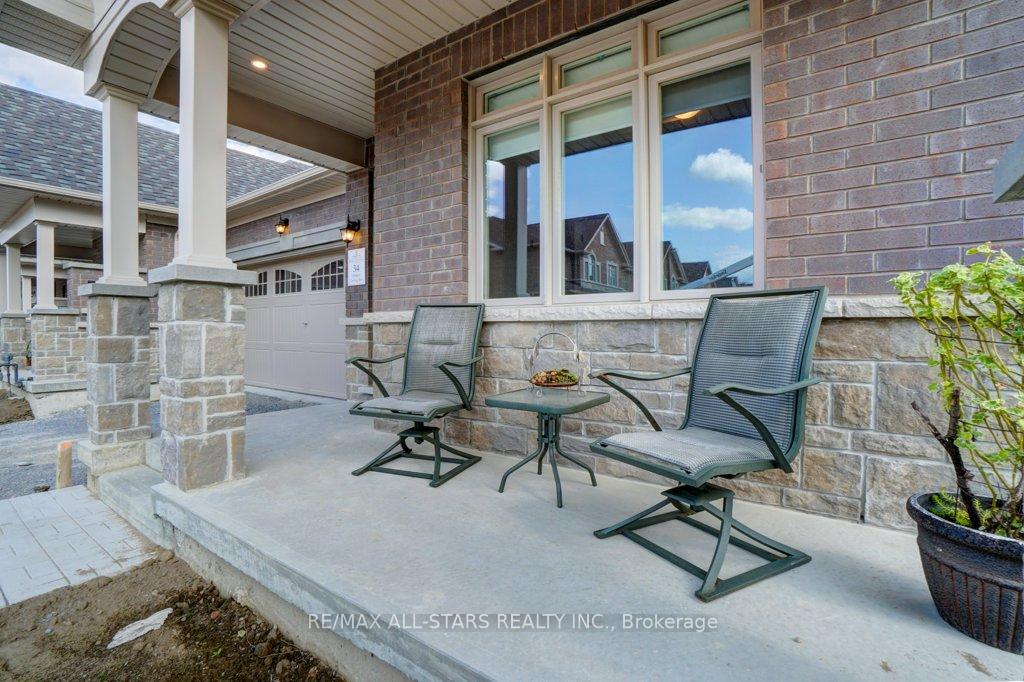 Photo 36 of 34 Hildred Cushing Way, Uxbridge — HOMEH