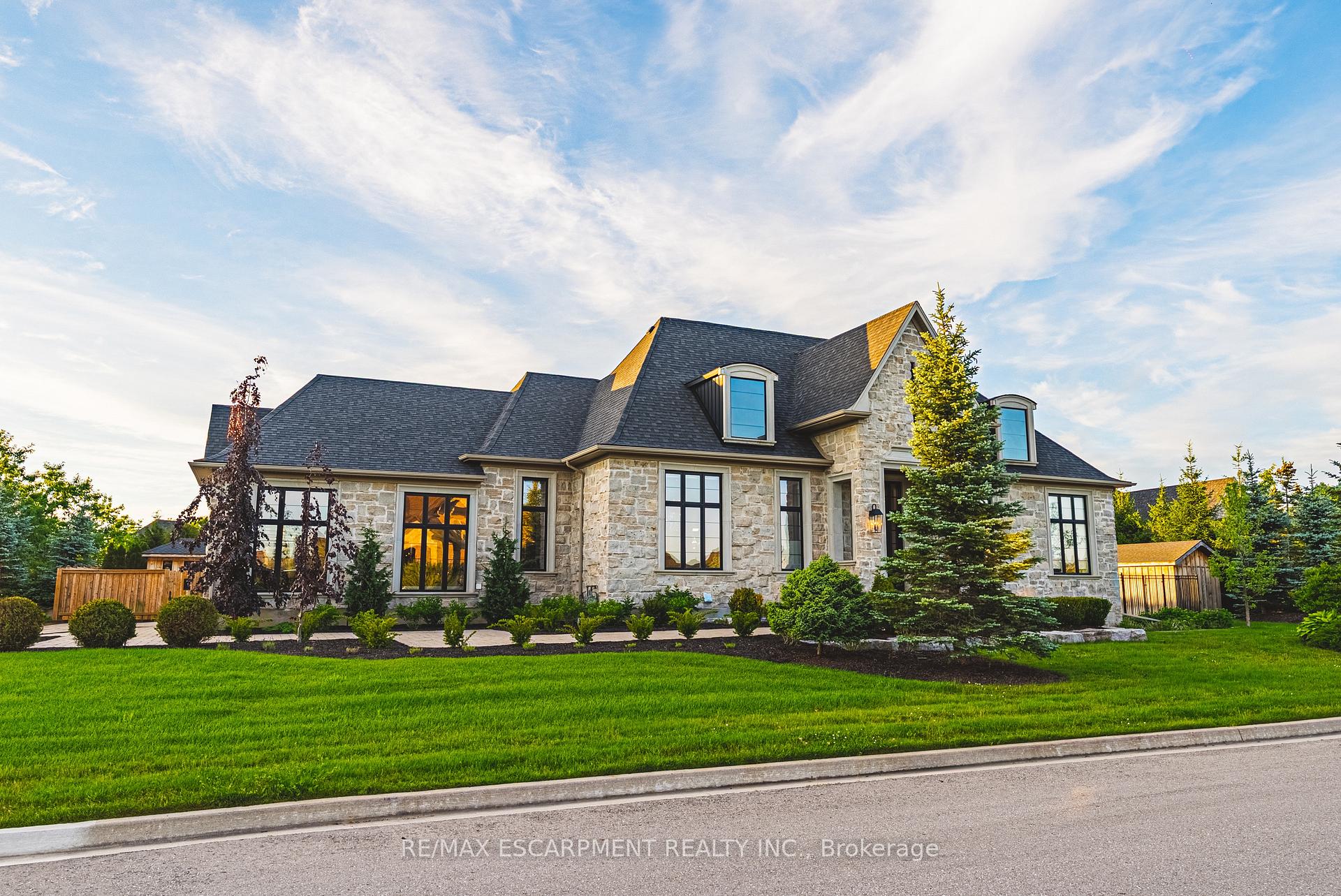 Photo 3 of 38 Visser Drive, Puslinch, Crieff/Aikensville/Killean — HOMEH