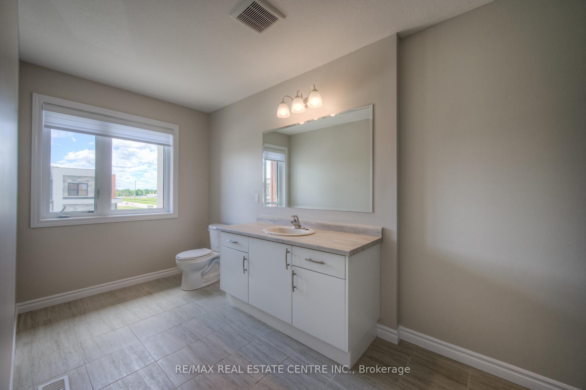 Photo 16 of 309 Bradshaw Drive, Stratford — HOMEH