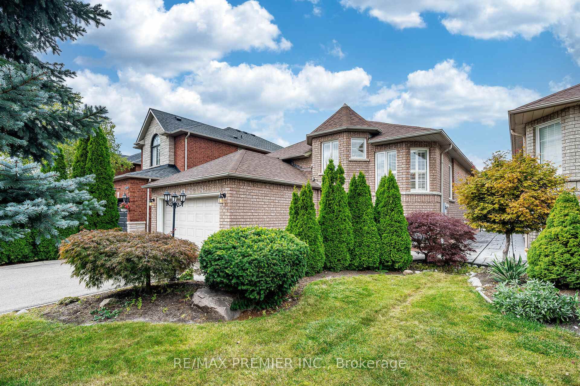 Photo 2 of 78 Coalbrook Court, Vaughan, East Woodbridge — HOMEH