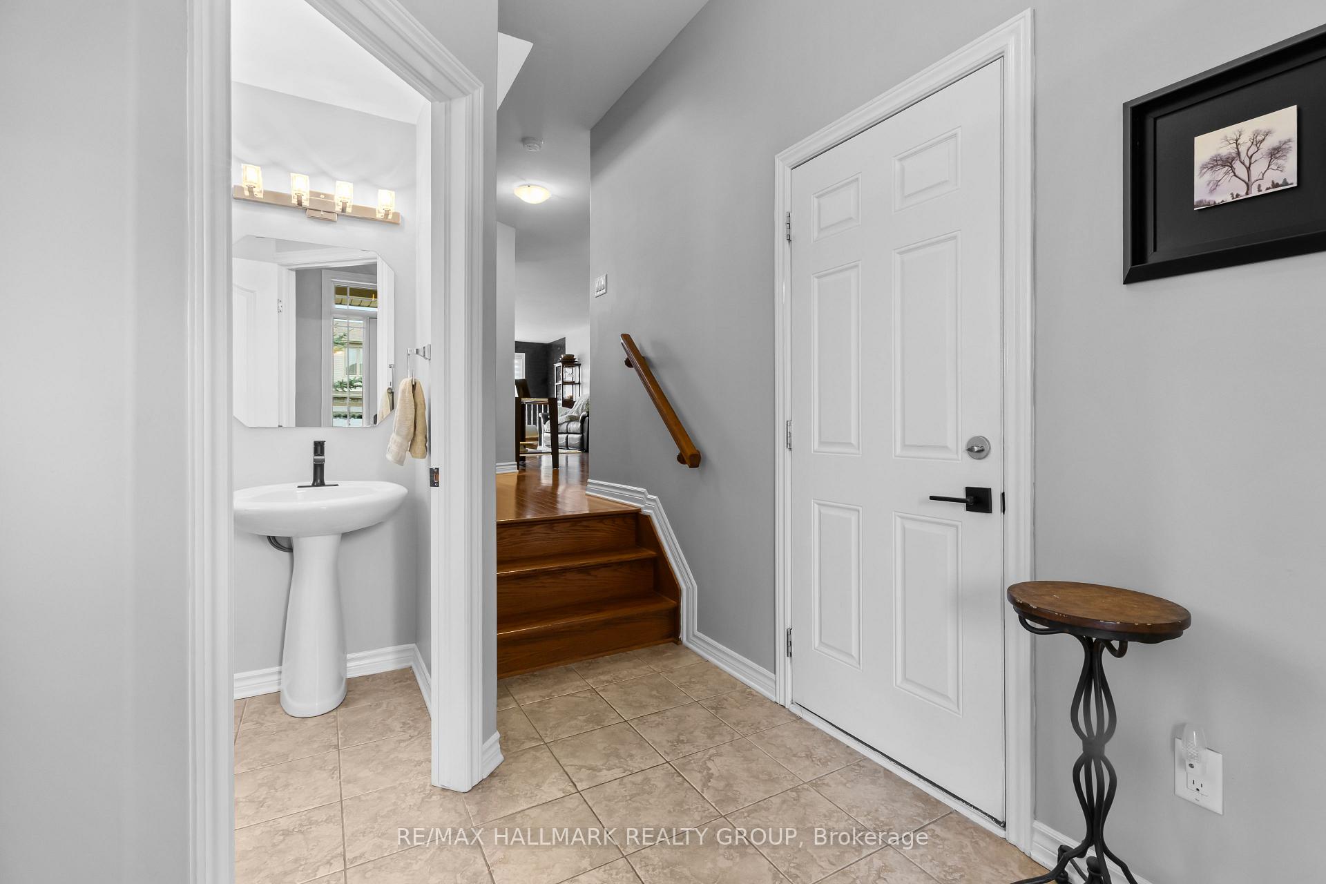 Photo 5 of 1817 Arrowgrass Way, Ottawa, Notting Hill/Summerside — HOMEH