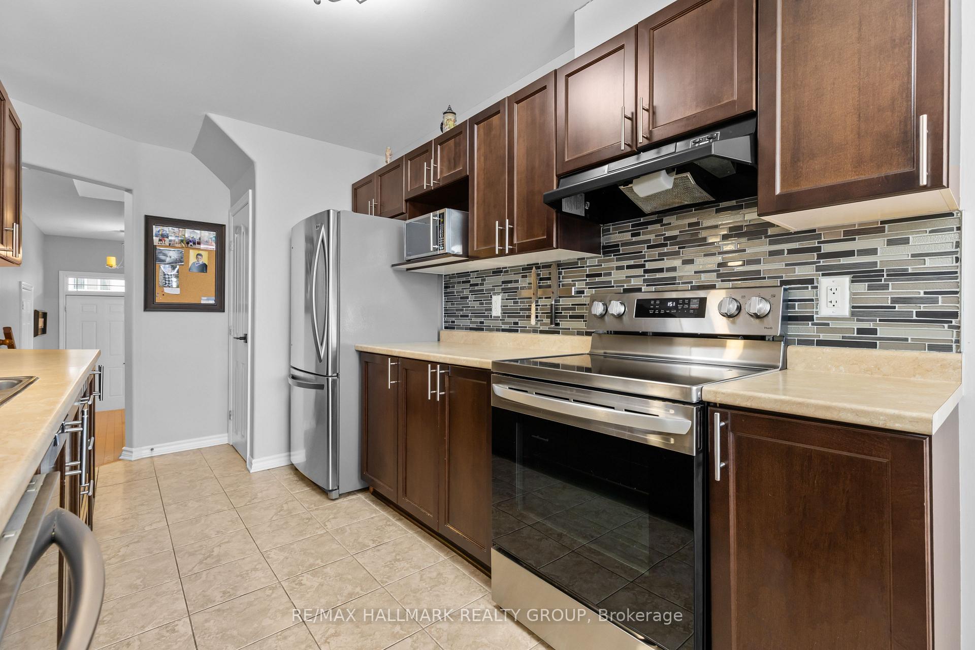 Photo 12 of 1817 Arrowgrass Way, Ottawa, Notting Hill/Summerside — HOMEH
