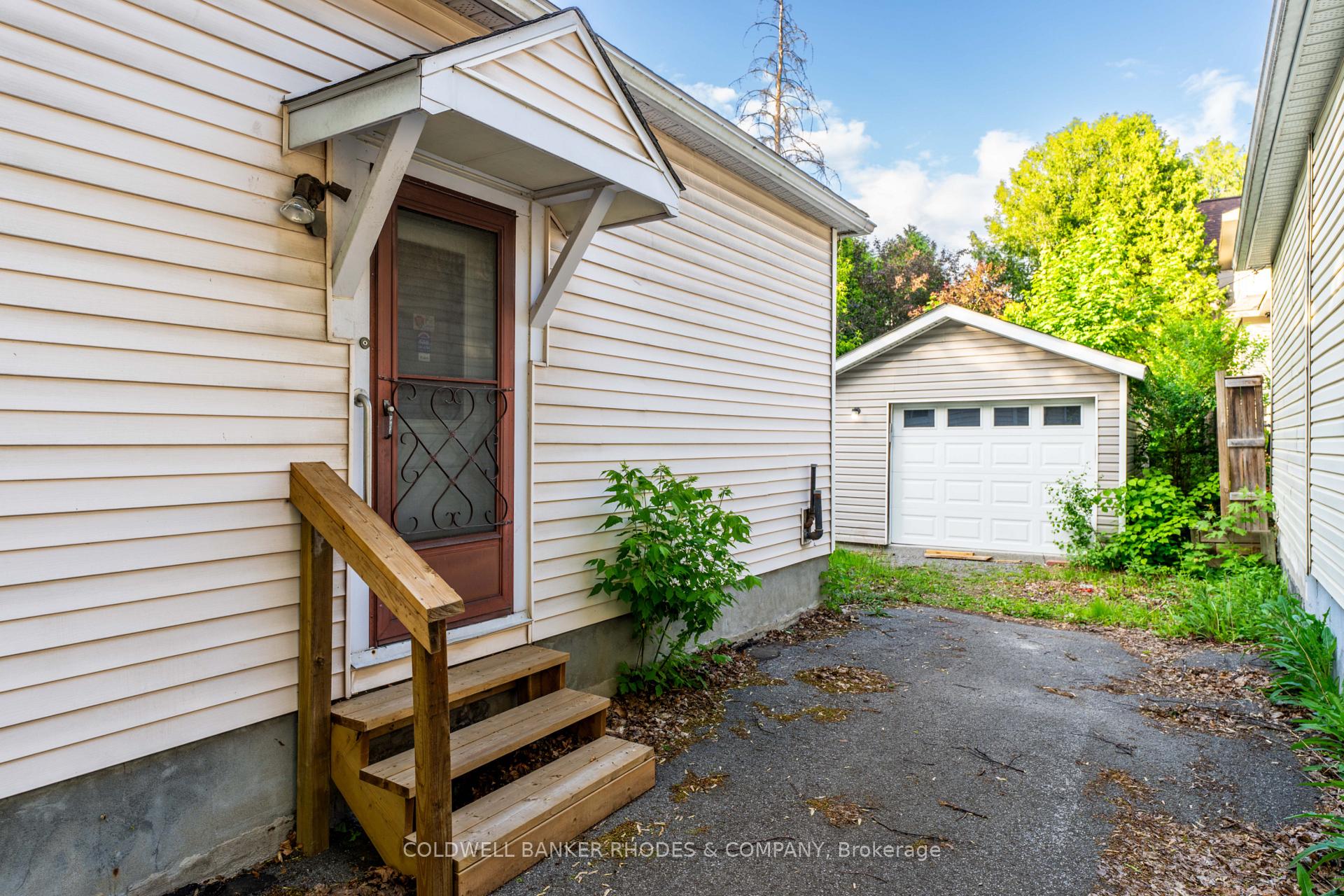 Photo 3 of 149 Sweetland Avenue, Ottawa, Sandy Hill — HOMEH