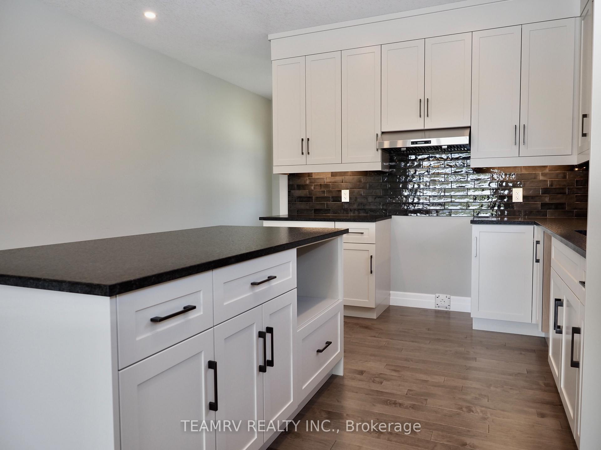 Photo 3 of 11 Sycamore Drive, Tillsonburg — HOMEH