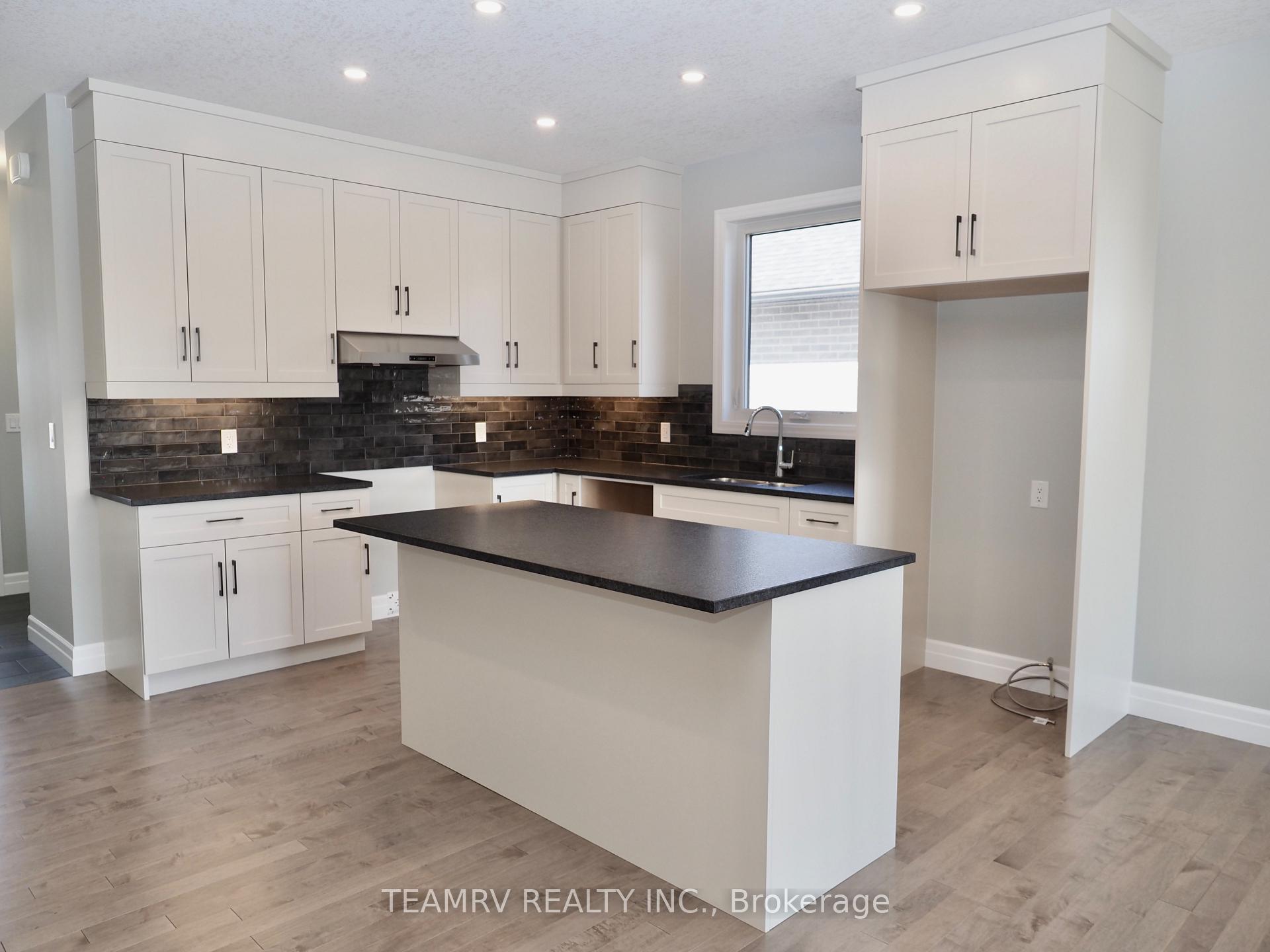 Photo 4 of 11 Sycamore Drive, Tillsonburg — HOMEH