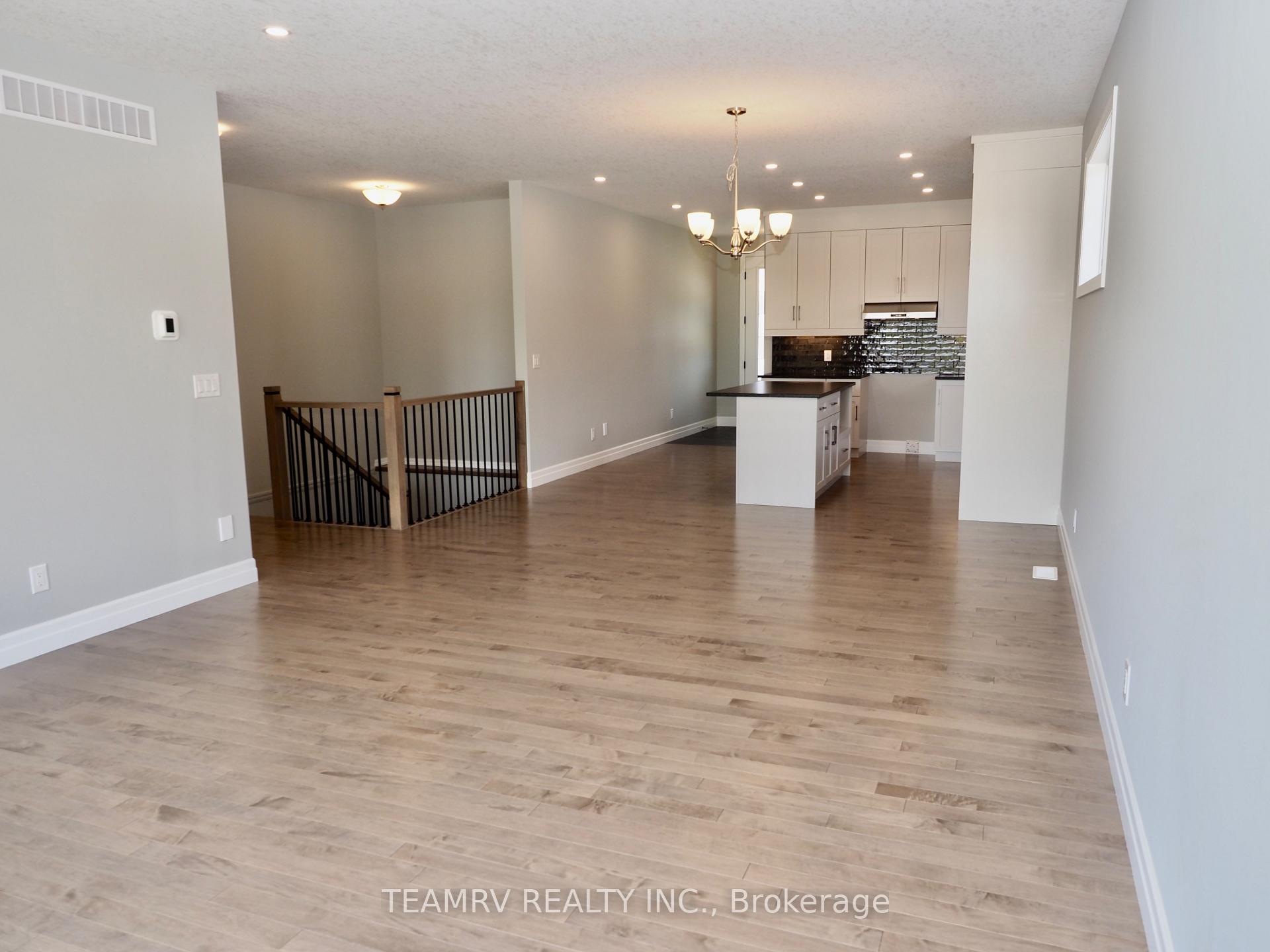 Photo 7 of 11 Sycamore Drive, Tillsonburg — HOMEH