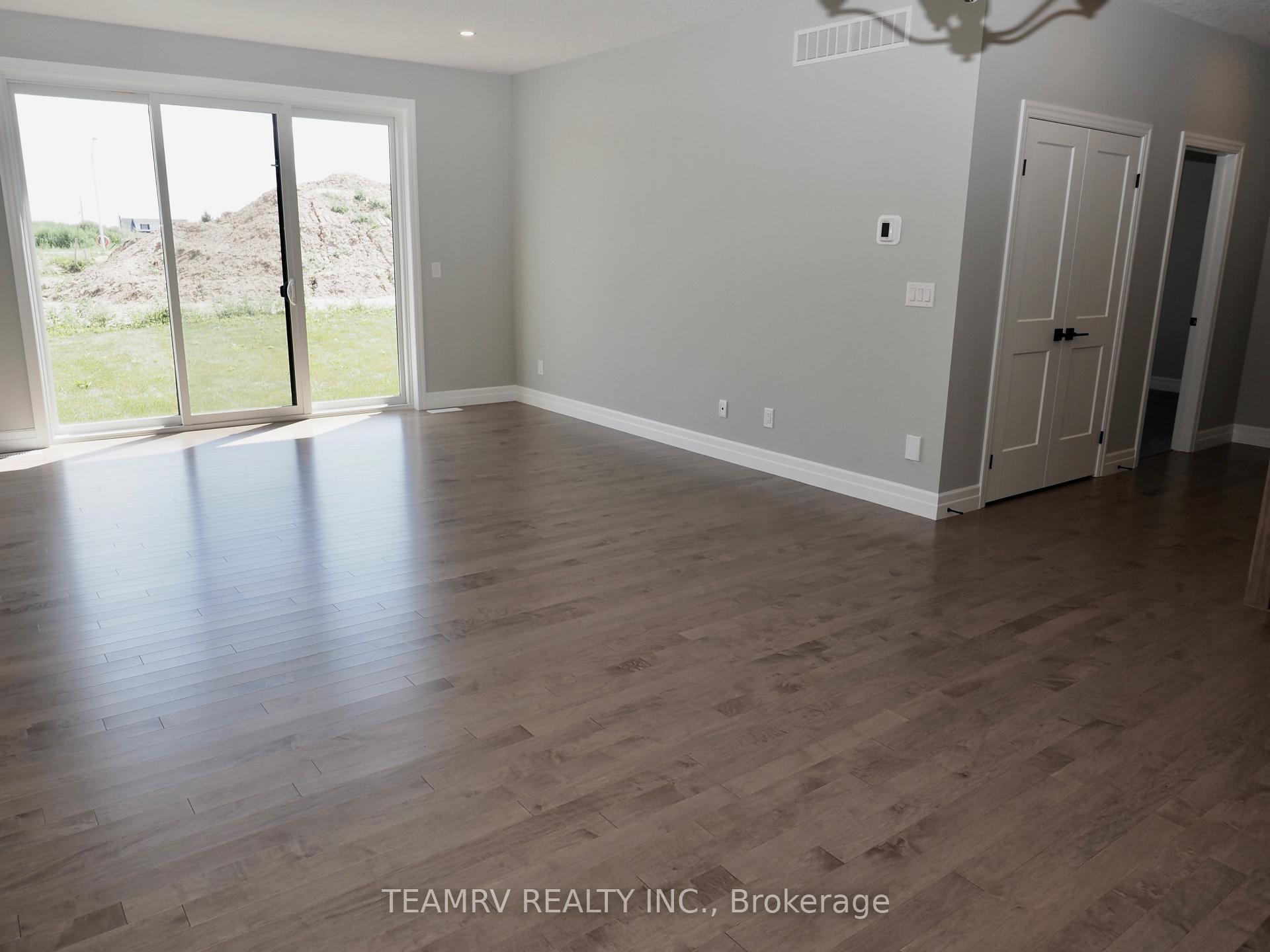 Photo 8 of 11 Sycamore Drive, Tillsonburg — HOMEH