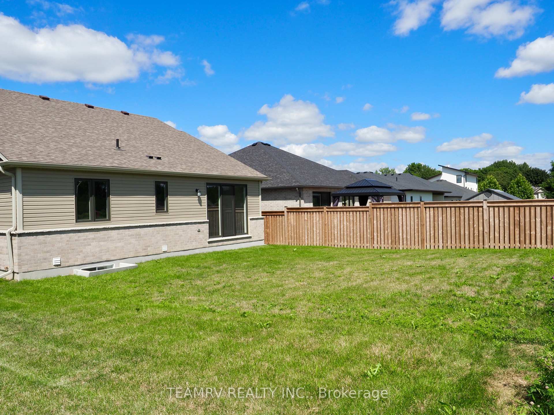 Photo 18 of 11 Sycamore Drive, Tillsonburg — HOMEH