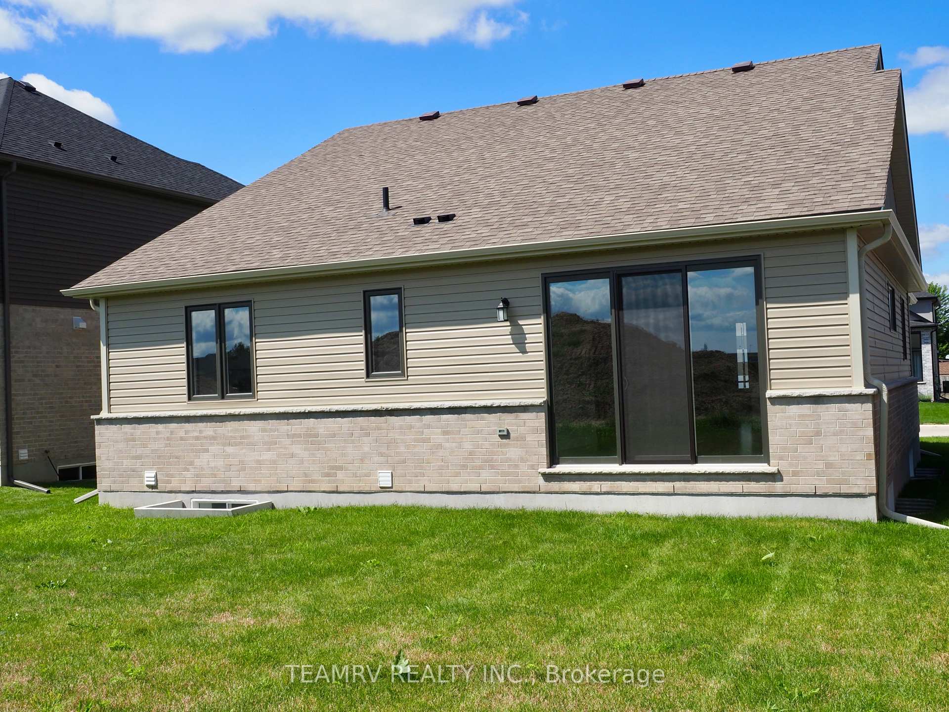 Photo 19 of 11 Sycamore Drive, Tillsonburg — HOMEH