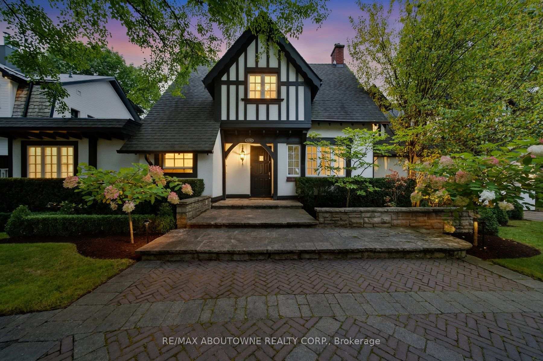 Photo 2 of 426 Trafalgar Road, Oakville, Old Oakville — HOMEH