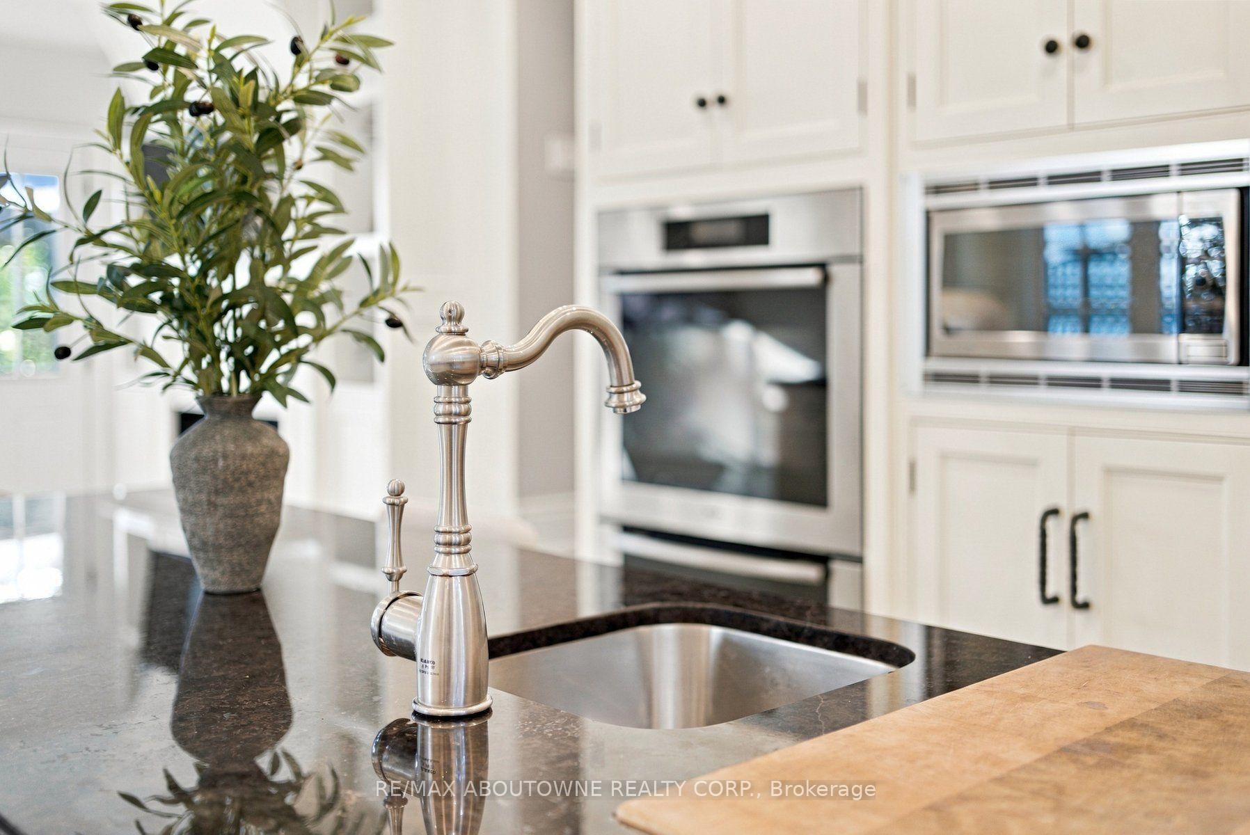 Photo 23 of 426 Trafalgar Road, Oakville, Old Oakville — HOMEH