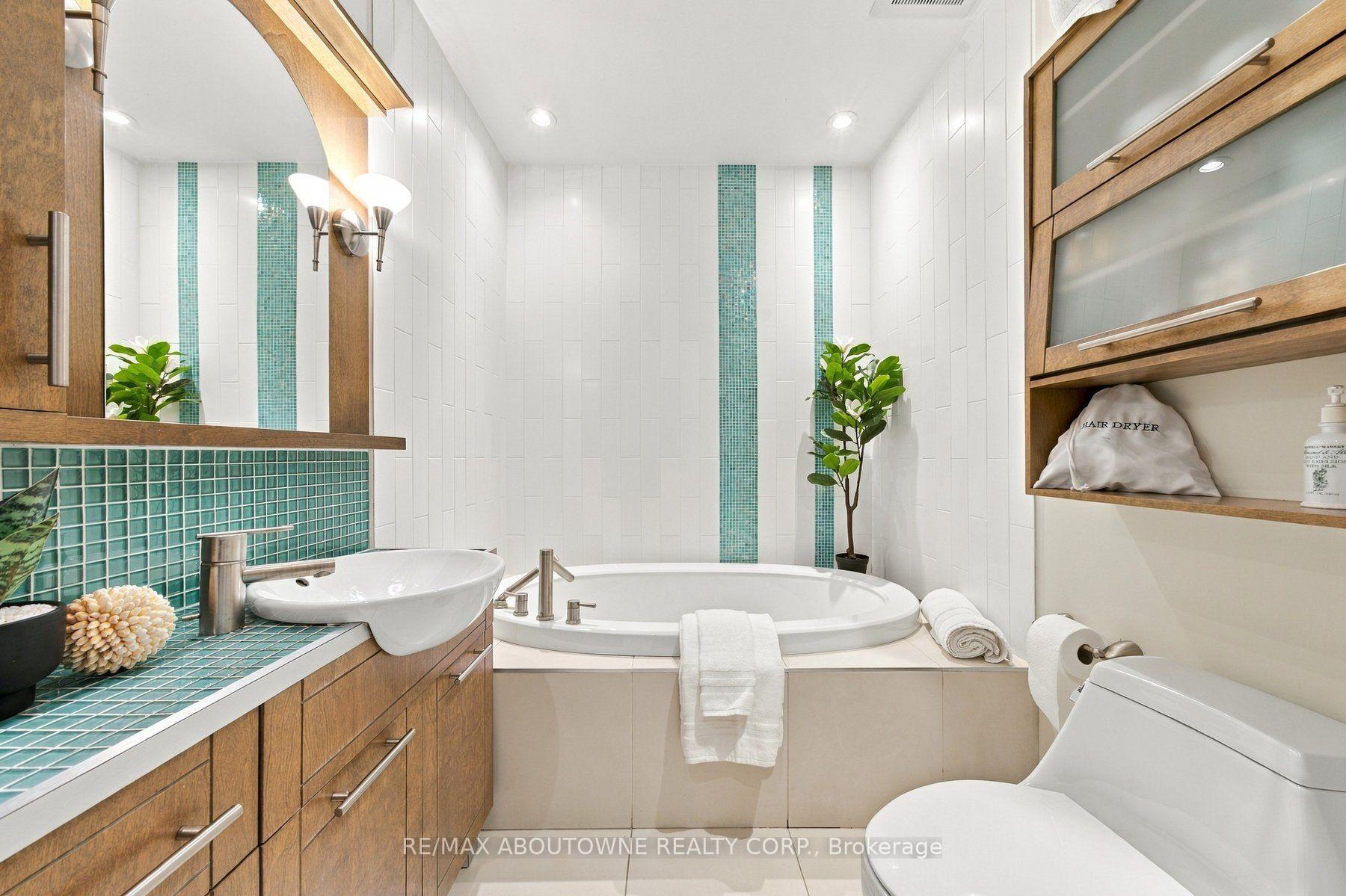 Photo 54 of 426 Trafalgar Road, Oakville, Old Oakville — HOMEH