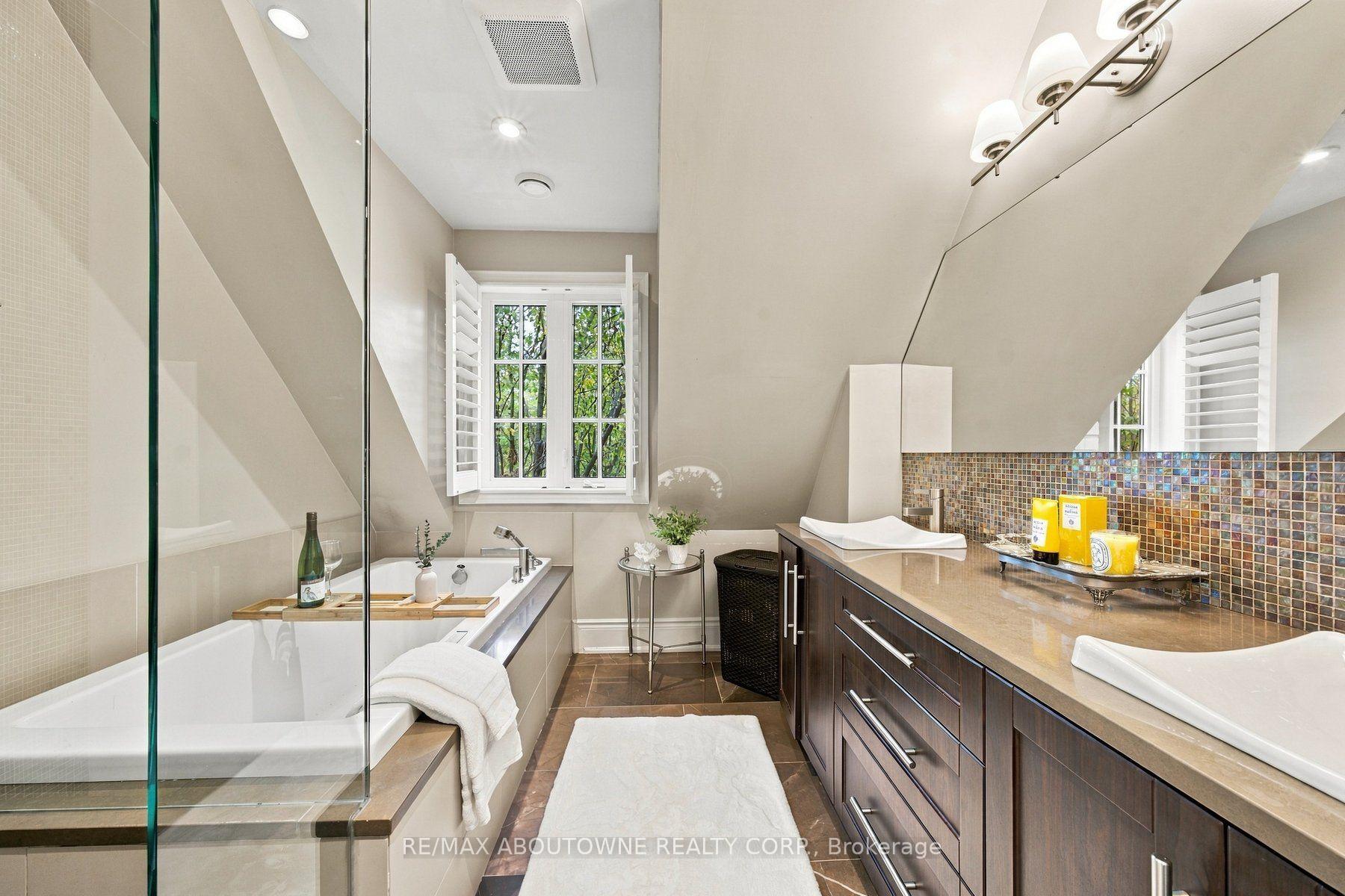 Photo 62 of 426 Trafalgar Road, Oakville, Old Oakville — HOMEH