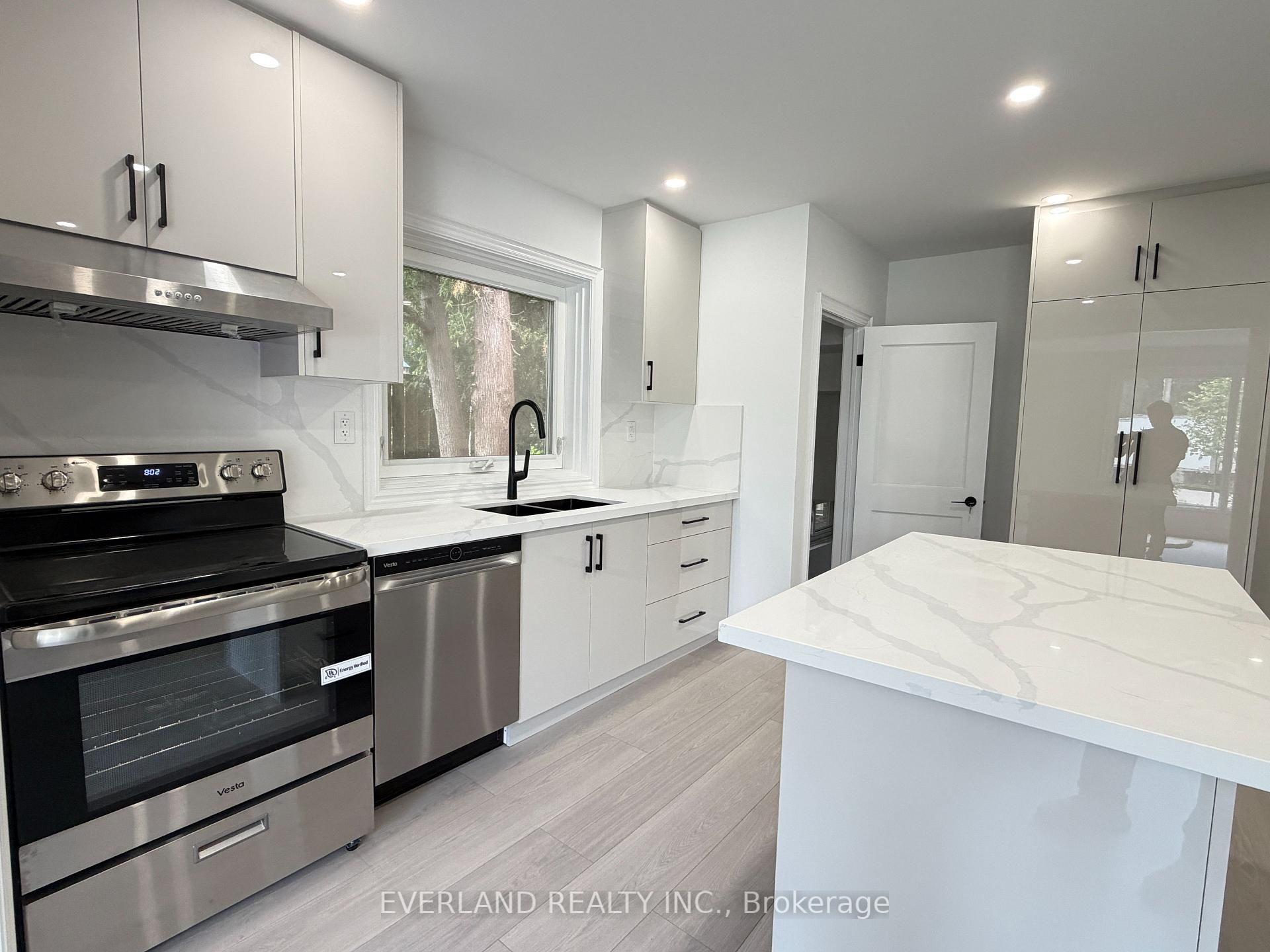 Photo 10 of Unit Main, 116 Sylvan Avenue, Scarborough, Scarborough Village — HOMEH