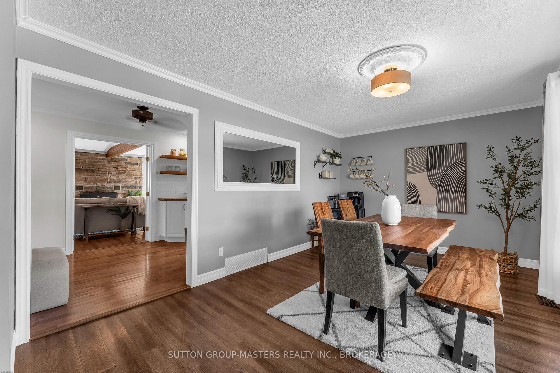 Photo 3 of 11 Chesterfield Drive, Loyalist, Amherstview — HOMEH