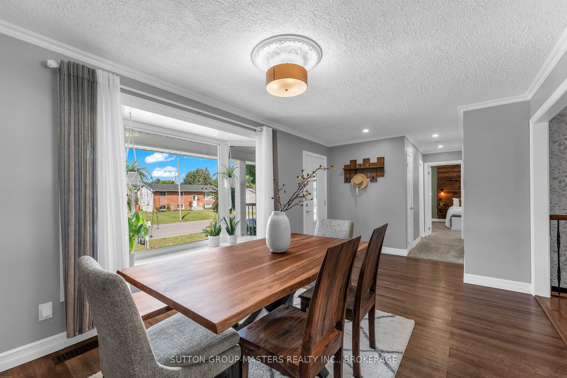Photo 4 of 11 Chesterfield Drive, Loyalist, Amherstview — HOMEH