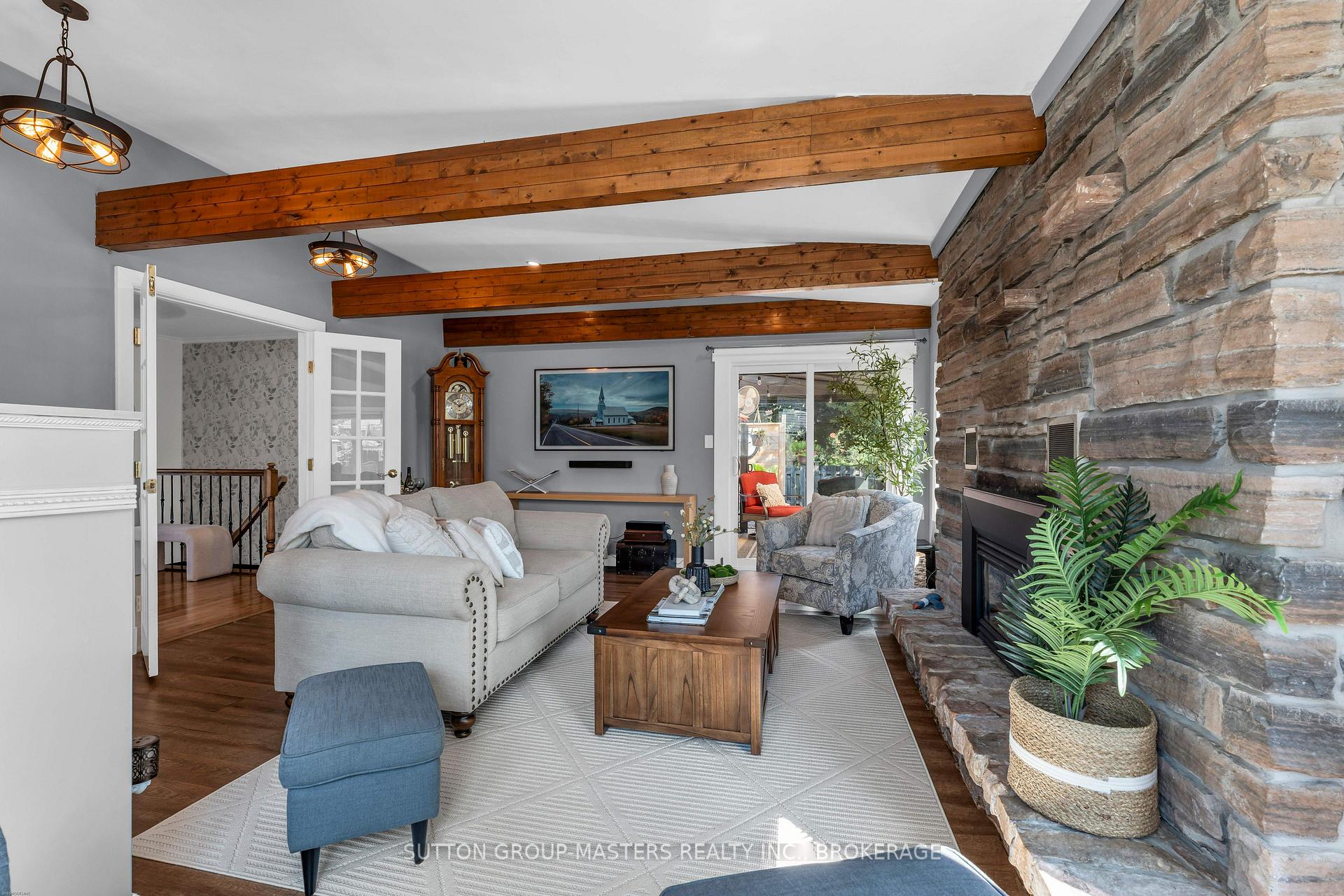 Photo 12 of 11 Chesterfield Drive, Loyalist, Amherstview — HOMEH