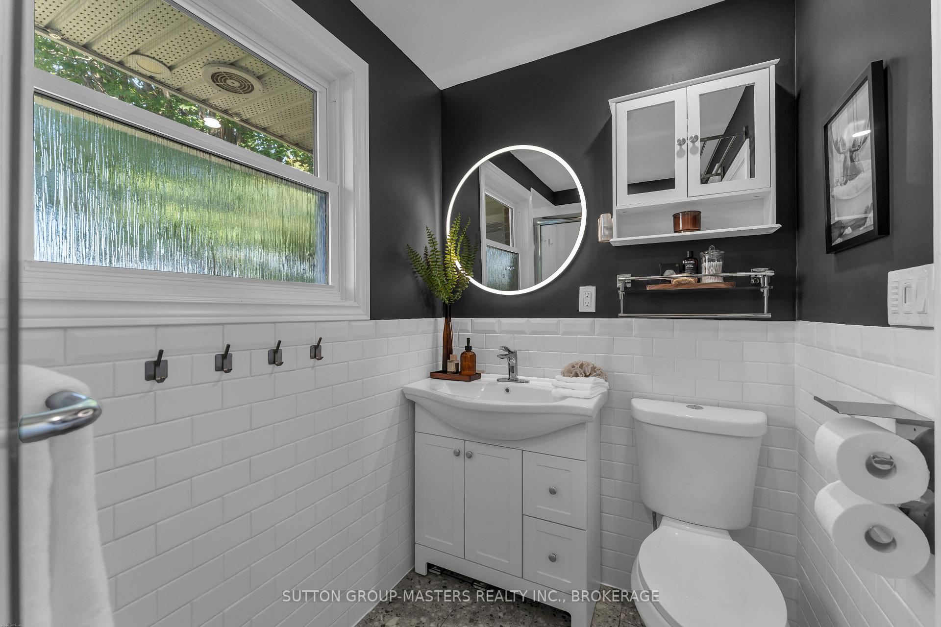 Photo 21 of 11 Chesterfield Drive, Loyalist, Amherstview — HOMEH