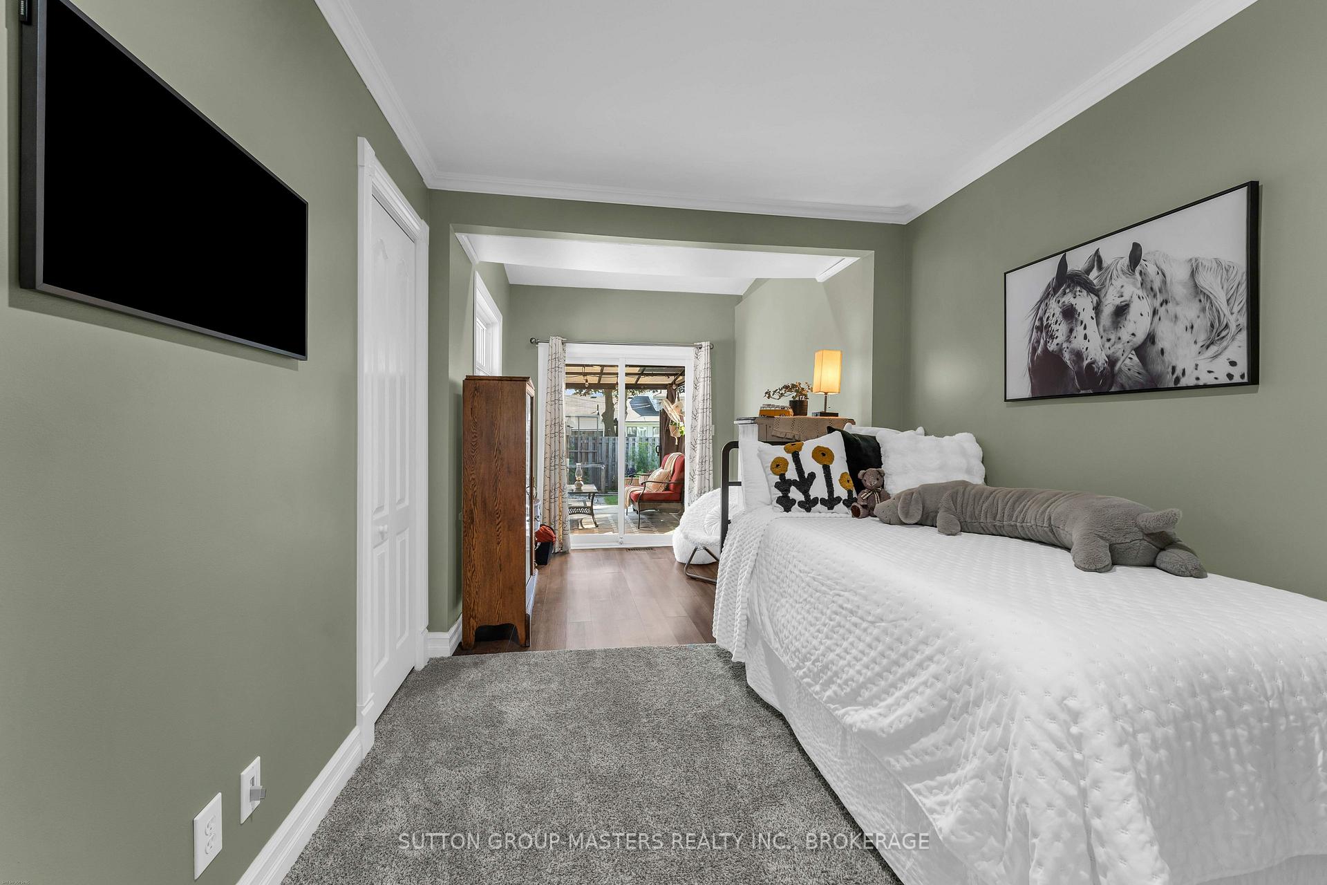 Photo 23 of 11 Chesterfield Drive, Loyalist, Amherstview — HOMEH
