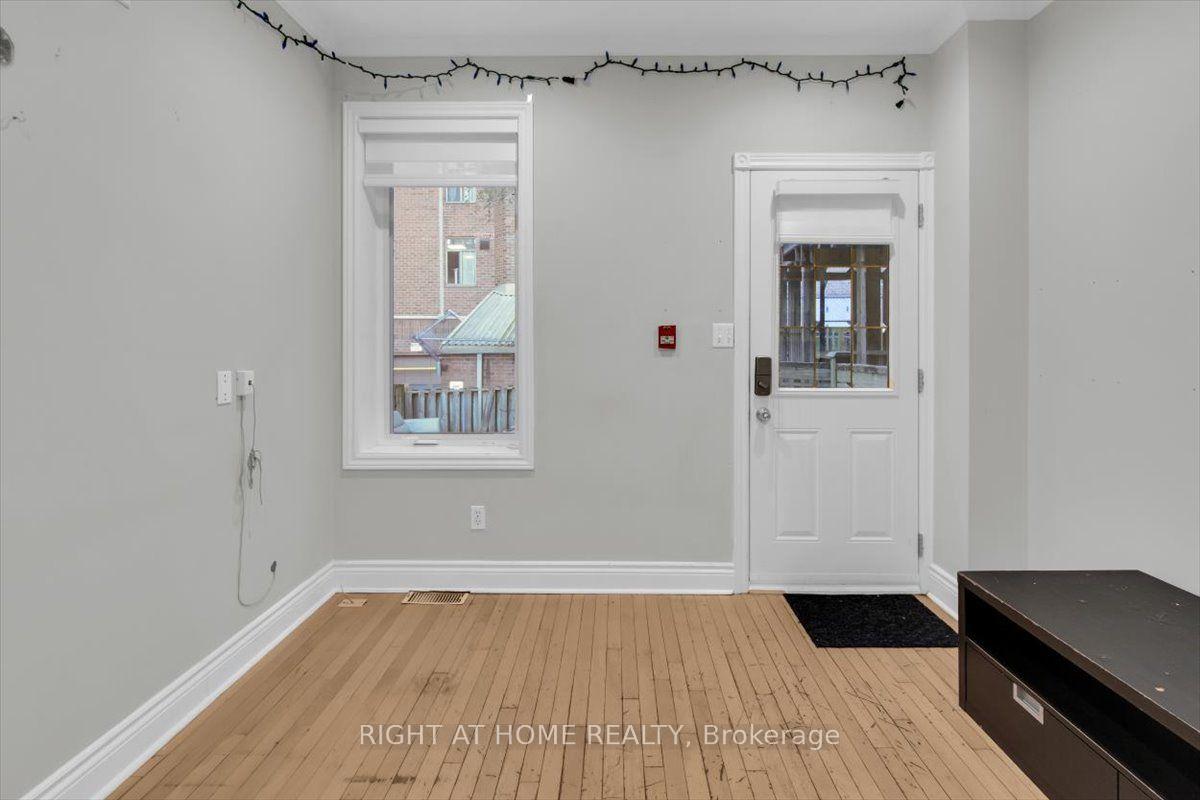 Photo 14 of Unit Main & Lower, 182 Mutual Street, Toronto, Church-Yonge Corridor — HOMEH