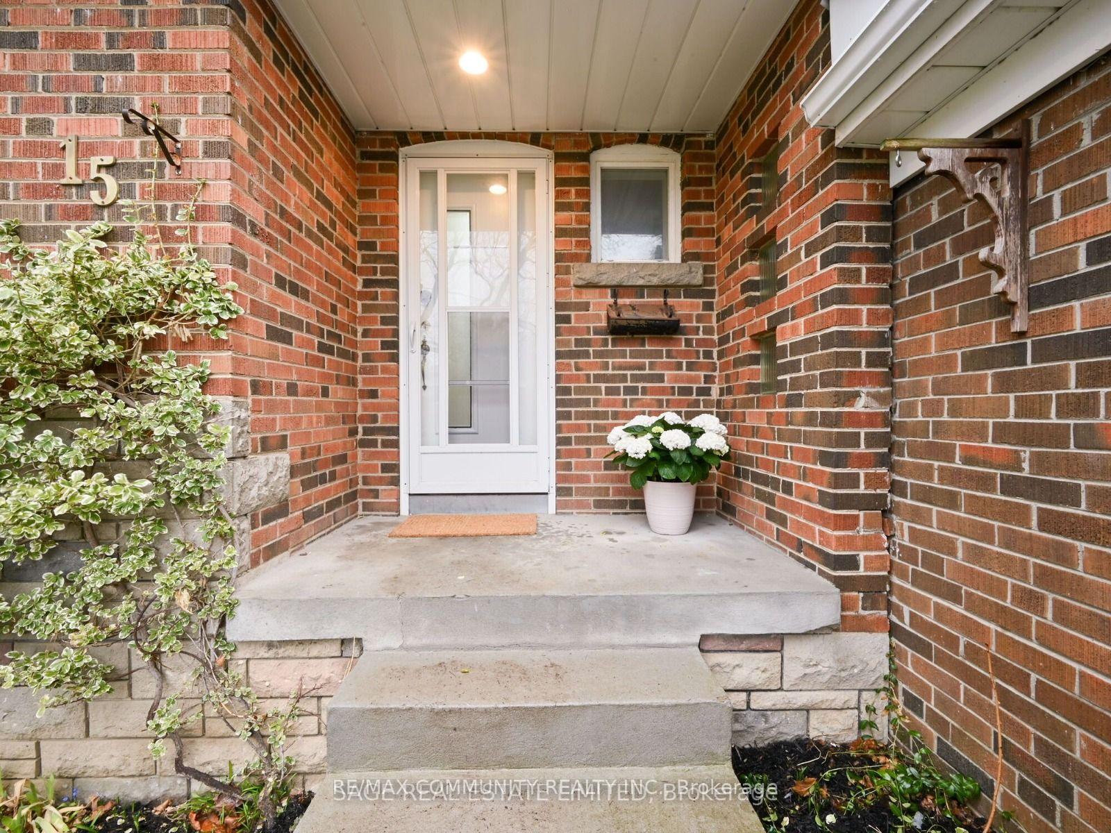 Photo 3 of 15 Saunders Road, Scarborough, Guildwood — HOMEH