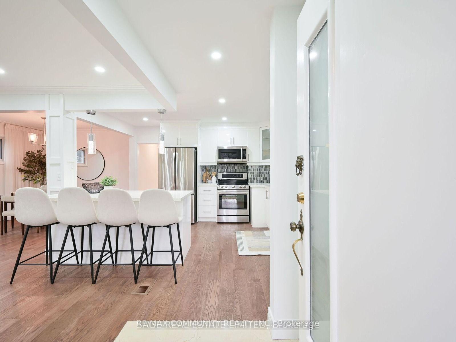 Photo 4 of 15 Saunders Road, Scarborough, Guildwood — HOMEH