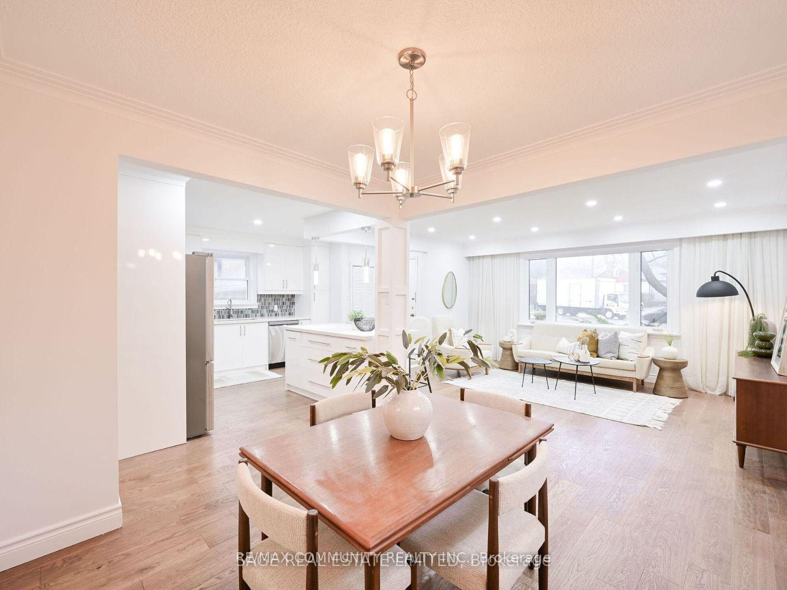 Photo 9 of 15 Saunders Road, Scarborough, Guildwood — HOMEH
