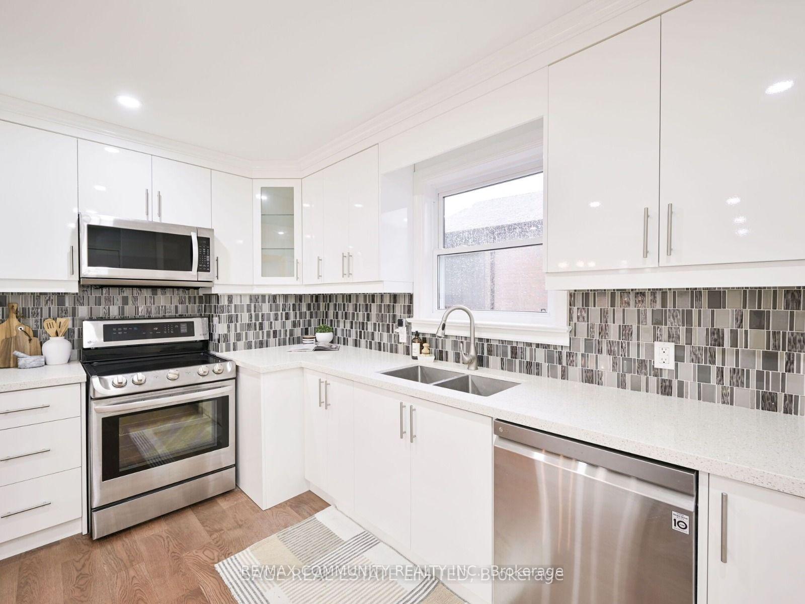 Photo 10 of 15 Saunders Road, Scarborough, Guildwood — HOMEH