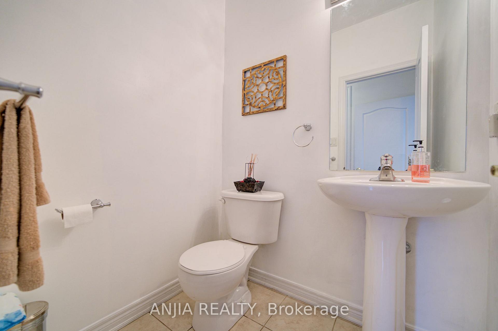 Photo 8 of 20 Appleview Road, Markham, Greensborough — HOMEH