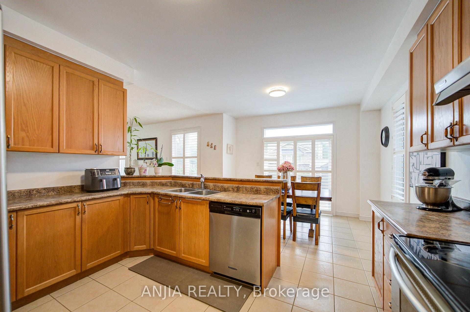 Photo 13 of 20 Appleview Road, Markham, Greensborough — HOMEH